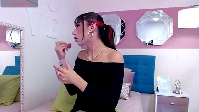 NicoletBlossom online show from 11.15.25