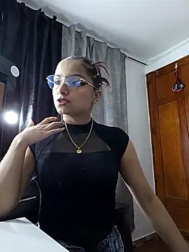Snapshot of NaughtyLola_26 chatting on 10.01.25 NaughtyLola 26 online show from 10.01.25