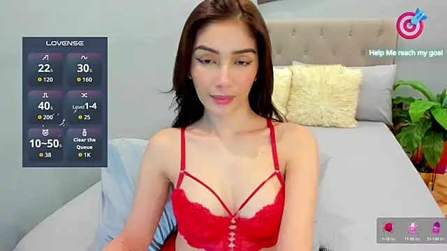 Snapshot of OpheliaMia chatting on 04.27.26 OpheliaMia online show from 04.27.26