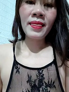 Snapshot of Singlemom69x chatting on 06.25.26 Singlemom69x online show from 06.25.26