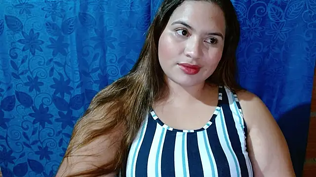 Snapshot of coco_curvy chatting on 10.10.25 coco curvy online show from 10.10.25