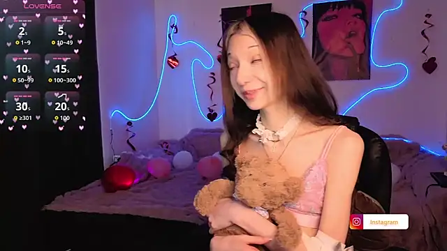 KiraGlam online show from 03.30.26