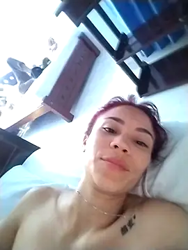 Snapshot of dulcelatin21 chatting on 10.31.25 dulcelatin21 online show from 10.31.25