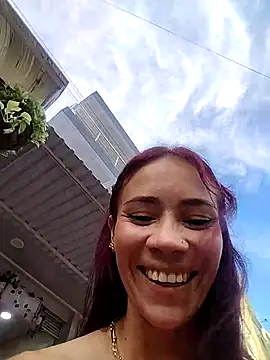 Snapshot of dulcelatin21 chatting on 11.01.25 dulcelatin21 online show from 11.01.25