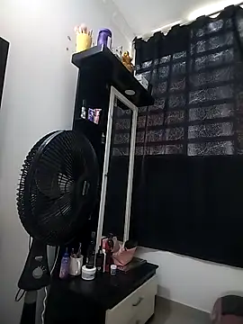 Snapshot of dulcelatin21 chatting on 11.03.25 dulcelatin21 online show from 11.03.25