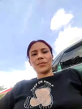 Snapshot of dulcelatin21 chatting on 11.04.25 dulcelatin21 online show from 11.04.25