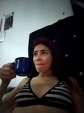 Snapshot of dulcelatin21 chatting on 11.15.25 dulcelatin21 online show from 11.15.25