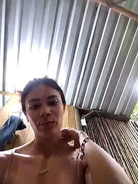 Snapshot of dulcelatin21 chatting on 11.24.25 dulcelatin21 online show from 11.24.25