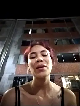 Snapshot of dulcelatin21 chatting on 11.28.25 dulcelatin21 online show from 11.28.25