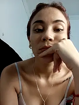 Snapshot of dulcelatin21 chatting on 12.14.25 dulcelatin21 online show from 12.14.25