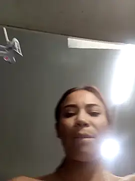 Snapshot of dulcelatin21 chatting on 12.16.25 dulcelatin21 online show from 12.16.25