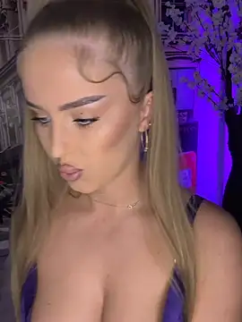 AubrieleRouj1 online show from 04.19.26