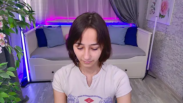 Snapshot of EmilySwonn chatting on 09.18.25 EmilySwonn online show from 09.18.25