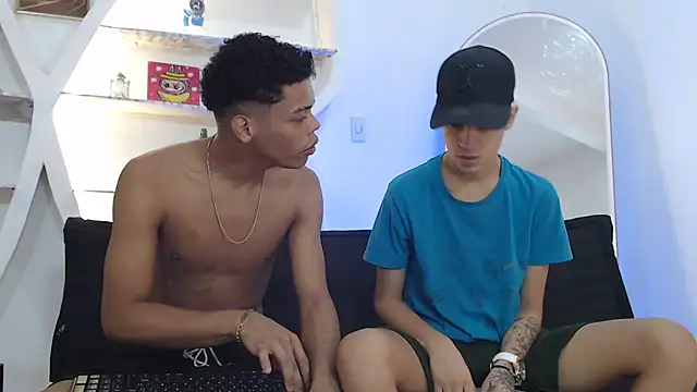 PRETTY FEM online show from 11.04.25