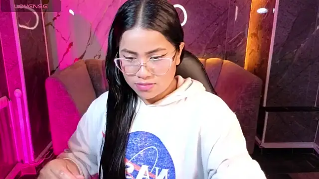 Victoria b  online show from 10.30.25