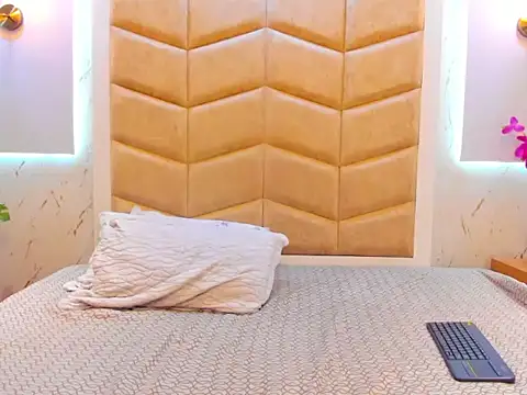 Snapshot of JanexHope chatting on 11.14.25 JanexHope online show from 11.14.25