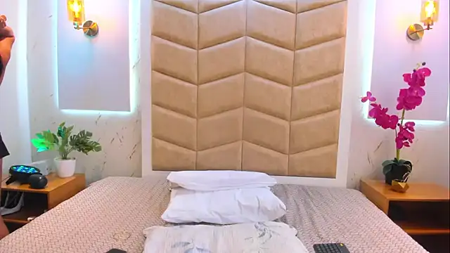 Snapshot of JanexHope chatting on 11.16.25 JanexHope online show from 11.16.25