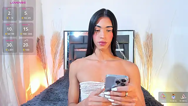 REINA ADAHARA online show from 11.13.25