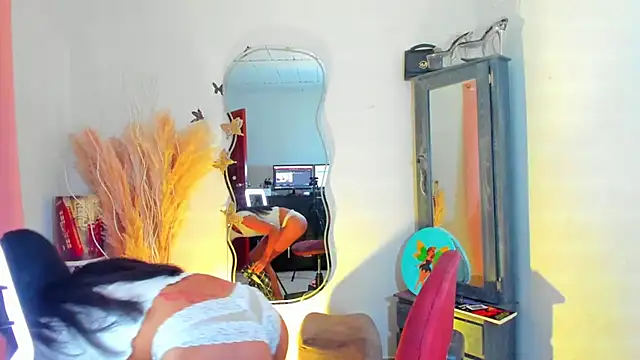 REINA ADAHARA online show from 12.17.25