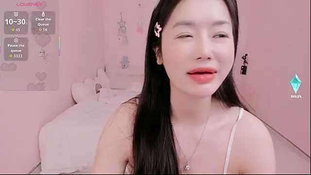 Snapshot of strawberry-ni chatting on 09.24.25 strawberry-ni online show from 09.24.25