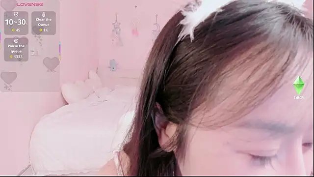 Snapshot of strawberry-ni chatting on 09.30.25 strawberry-ni online show from 09.30.25