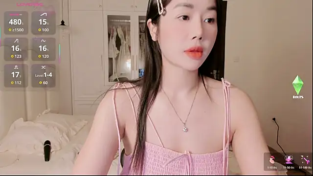 Snapshot of strawberry-ni chatting on 10.20.25 strawberry-ni online show from 10.20.25