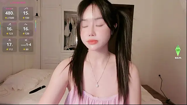 Snapshot of strawberry-ni chatting on 10.21.25 strawberry-ni online show from 10.21.25