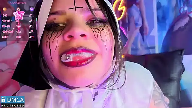 Snapshot of CandyKane06_ chatting on 10.30.25 CandyKane06 online show from 10.30.25