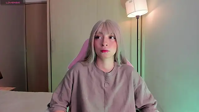 Snapshot of EmystarX chatting on 06.05.26 EmystarX online show from 06.05.26