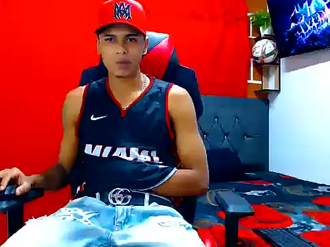 Snapshot of cristian_tayron1 chatting on 07.06.26 cristian tayron1 online show from 07.06.26