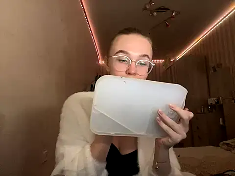 Snapshot of bellameow88 chatting on 09.16.25 bellameow88 online show from 09.16.25