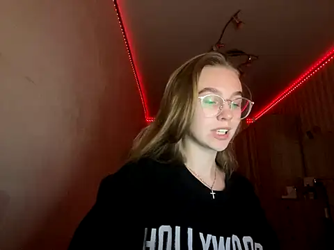 Snapshot of bellameow88 chatting on 09.21.25 bellameow88 online show from 09.21.25