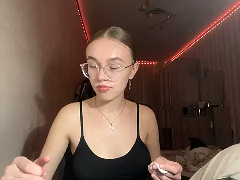 Snapshot of bellameow88 chatting on 10.10.25 bellameow88 online show from 10.10.25