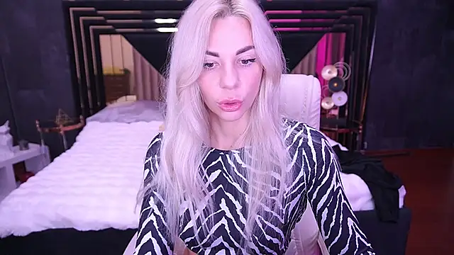 BellaRayyy online show from 11.23.25