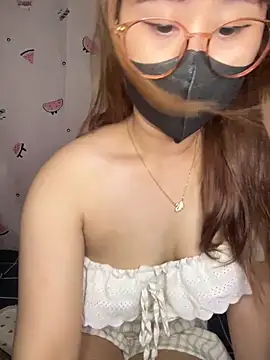 Chezzy18 online show from 11.17.25