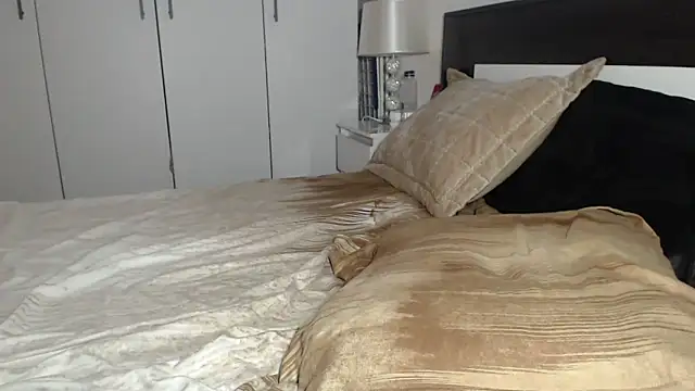 petite danielle online show from 11.27.25