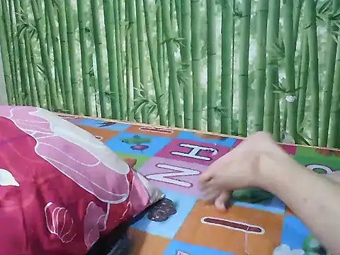 Snapshot of juicey_pussy chatting on 10.21.25 juicey pussy online show from 10.21.25