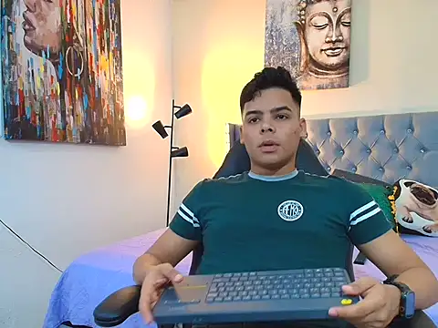 Snapshot of stewart_mateo_ chatting on 09.13.25 stewart mateo online show from 09.13.25