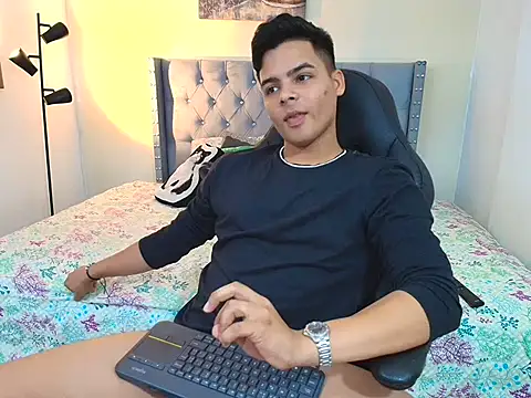 Snapshot of stewart_mateo_ chatting on 09.20.25 stewart mateo online show from 09.20.25