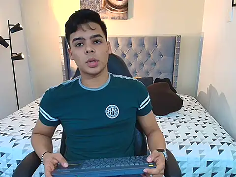 Snapshot of stewart_mateo_ chatting on 09.22.25 stewart mateo online show from 09.22.25