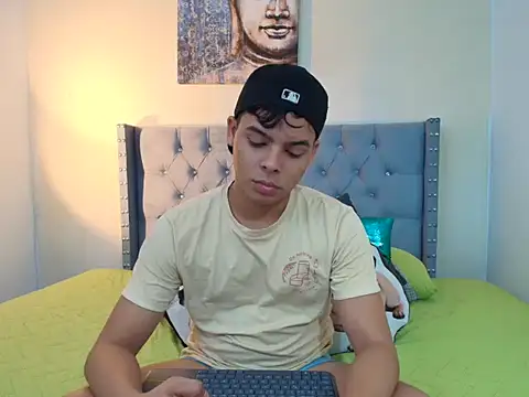 Snapshot of stewart_mateo_ chatting on 10.04.25 stewart mateo online show from 10.04.25