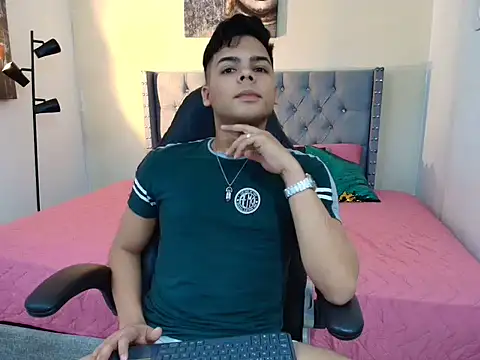 Snapshot of stewart_mateo_ chatting on 10.17.25 stewart mateo online show from 10.17.25