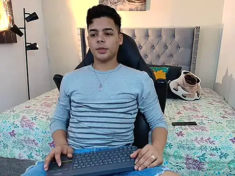 Snapshot of stewart_mateo_ chatting on 10.21.25 stewart mateo online show from 10.21.25