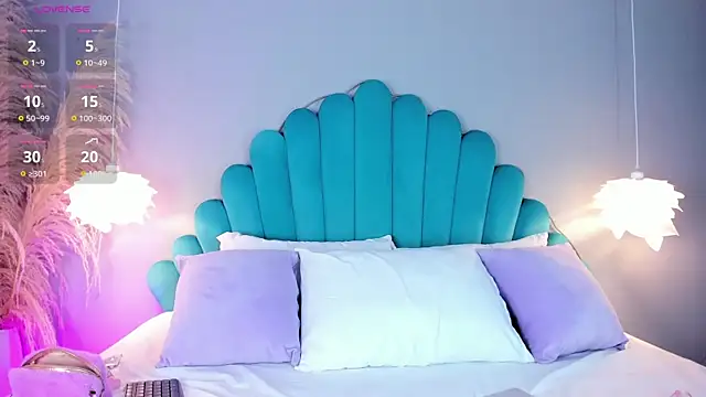 AlassiaHocthner online show from 11.20.25