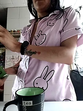 Queen Ashly online show from 11.18.25