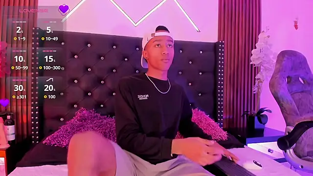 Snapshot of SammyAdams_ chatting on 09.26.25 SammyAdams online show from 09.26.25