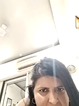 Snapshot of Jann_Riya333 chatting on 05.09.26 Jann Riya333 online show from 05.09.26