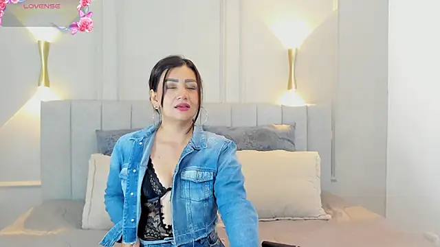 victoria bourne online show from 11.07.25