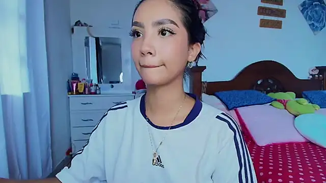 mia yireth online show from 10.31.25