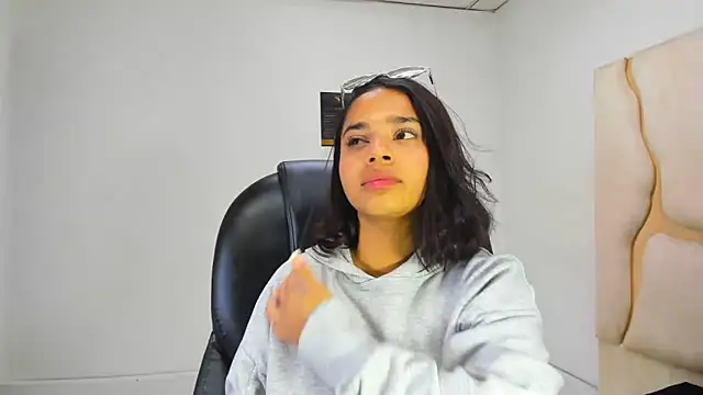 ScarletDoll online show from 10.28.25